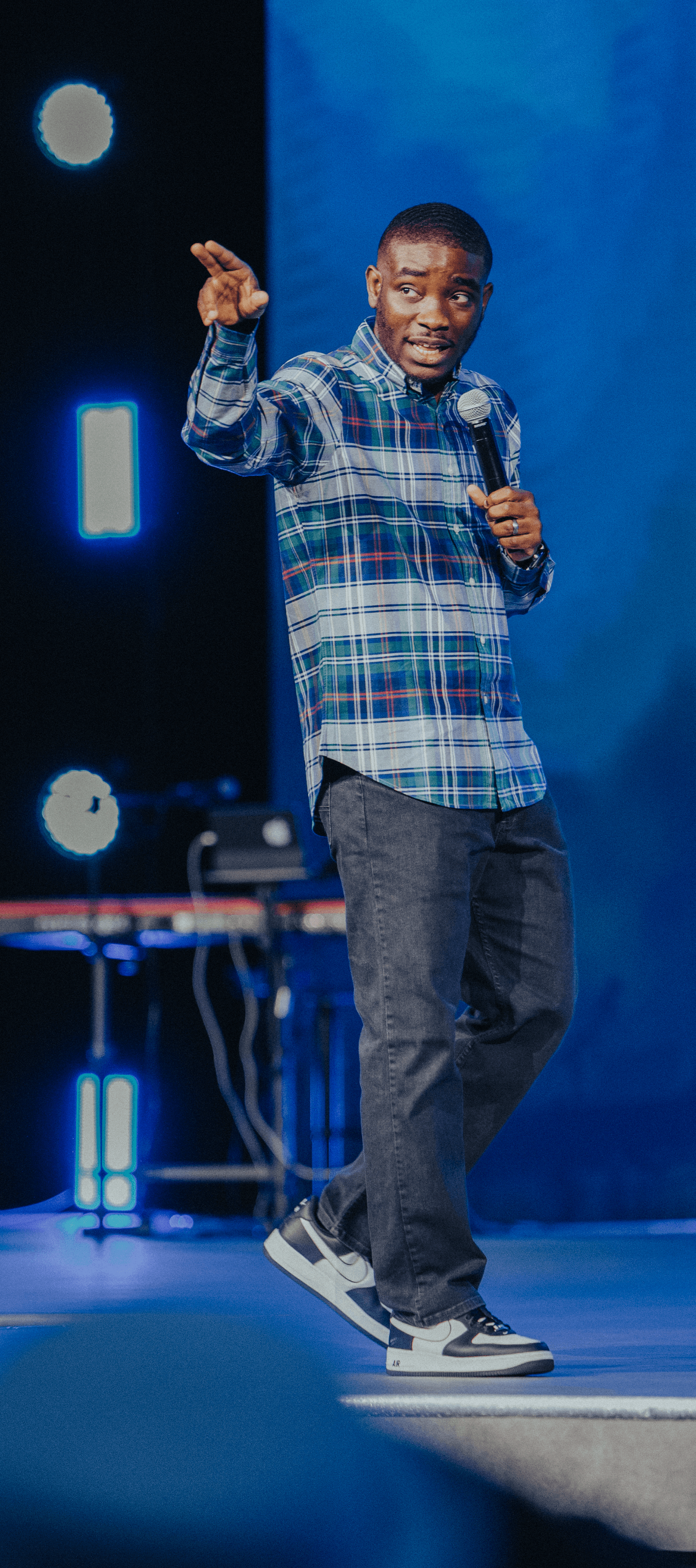 Pastor Dolapo worship